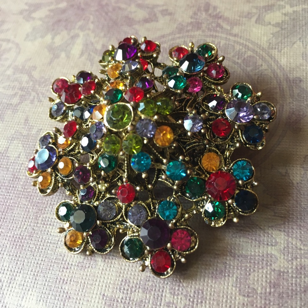 Colorful Gold Stretchy Ring With Rhinestones NWOT